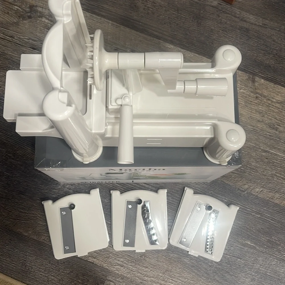 Marta Steward table spiralizer